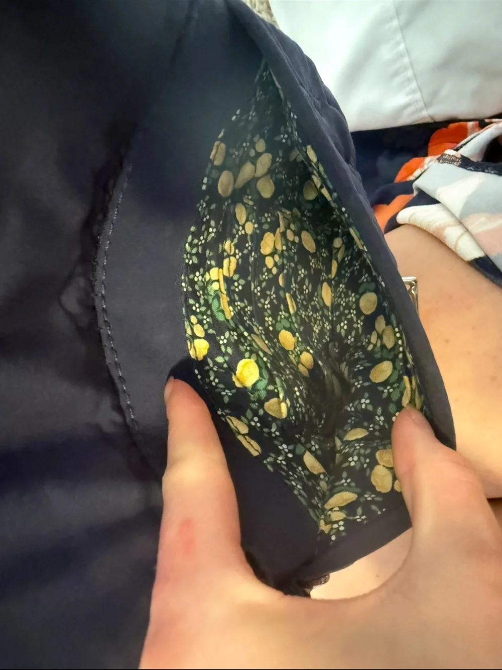 Vera Bradley wristlet clutch bag navy blue/ Daffodil Lining